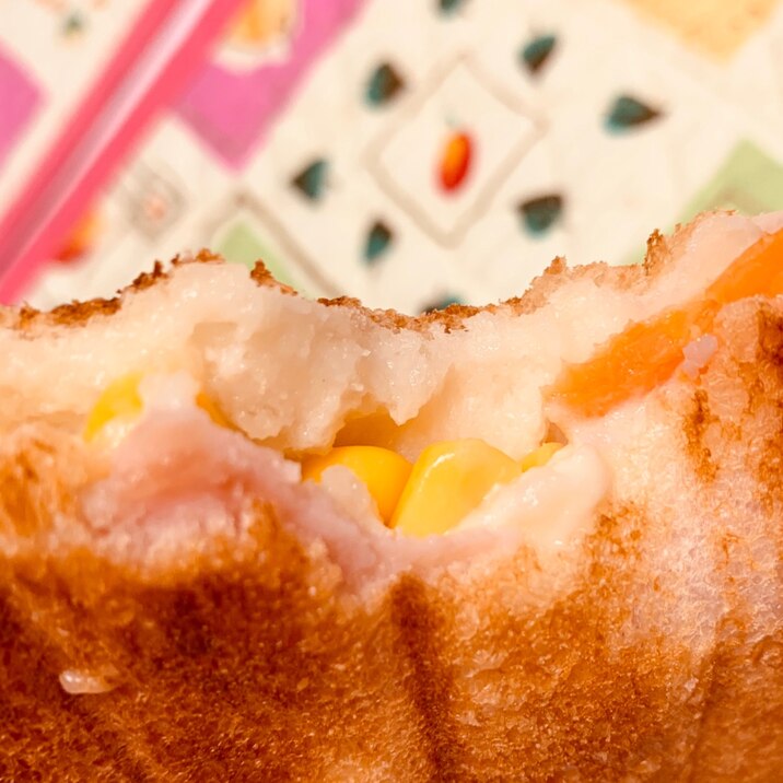 ポテトサラダをリメイク!野菜がとれるホットサンド